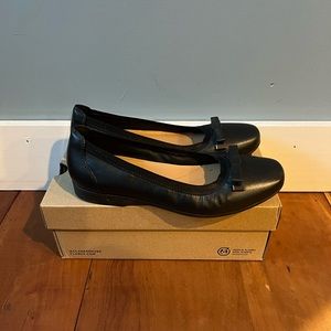 Clarks Un-Darcey Bow Leather Flat
